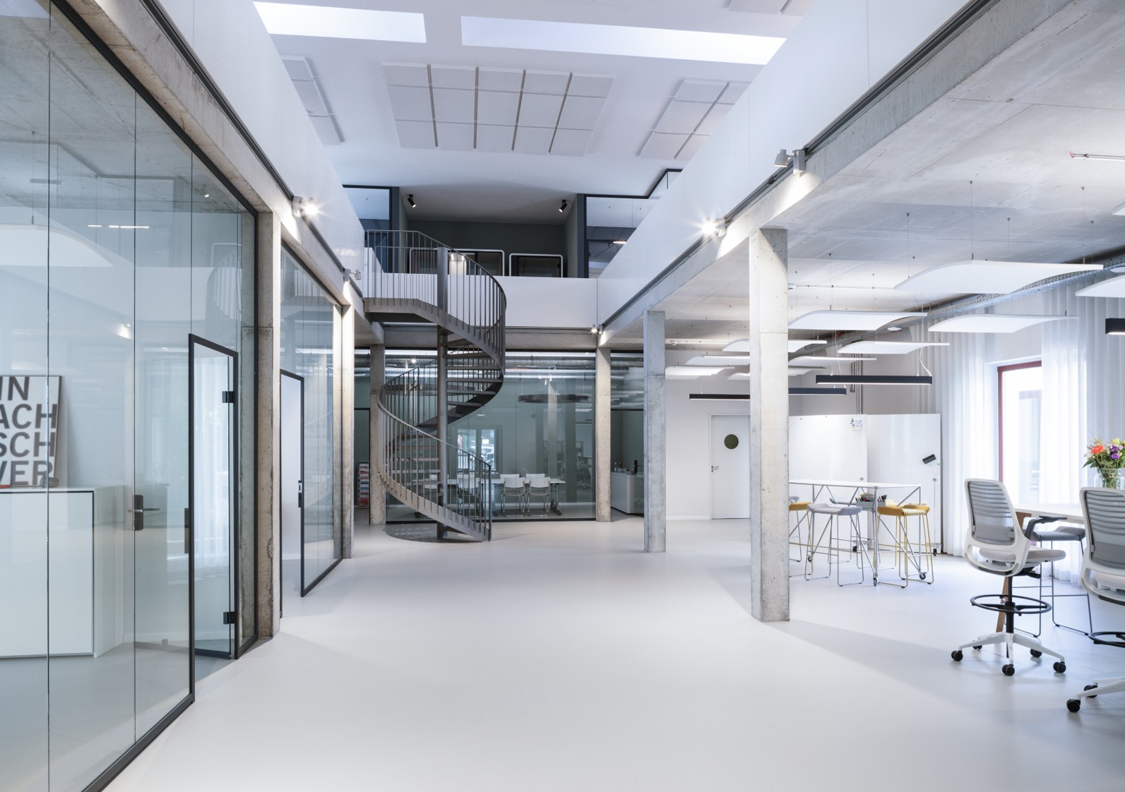 Die Eurofins Indoor Air Comfort (IAC) Gold zertifizierten Fußbodenbeschichtungen von DISBON zeichnen sich durch extrem niedrige VOC-Emissionen (flüchtige organischer Verbindungen - Volatile Organic Compounds) aus und tragen so optimal zu einem gesunden Raumklima bei.